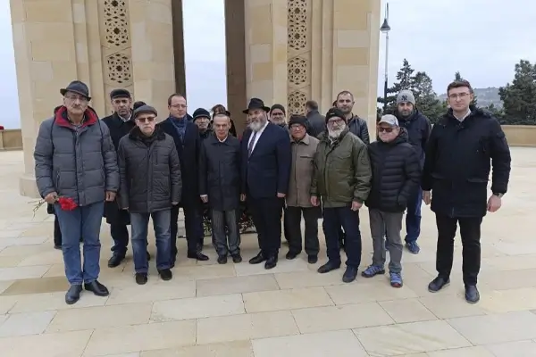 20 Января, Баку. Аллея шехидов. Возложение венков.
